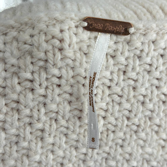 Free People ‘Leslie’ cable knit oversized sweater. - Picture 10 of 12